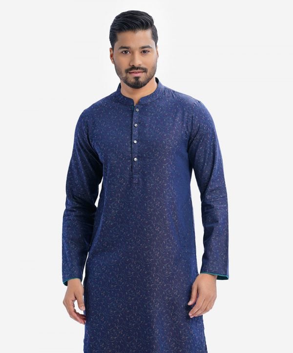 Men's printed slim fitted panjabi in jacquard fabric. Mandarin collar, inseam pockets and button fastening at the front.