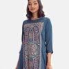 Women's elongated kameez in crepe fabric. Round neck, three-quarter sleeved. Karchu[i at the front and line stitching at the sleeve and On both sides