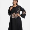 Women's abaya-style gown in crepe fabric. Round neck with metal button placket, bell sleeves. Print detail at front, sleeves and hem. Two inseam side pockets.