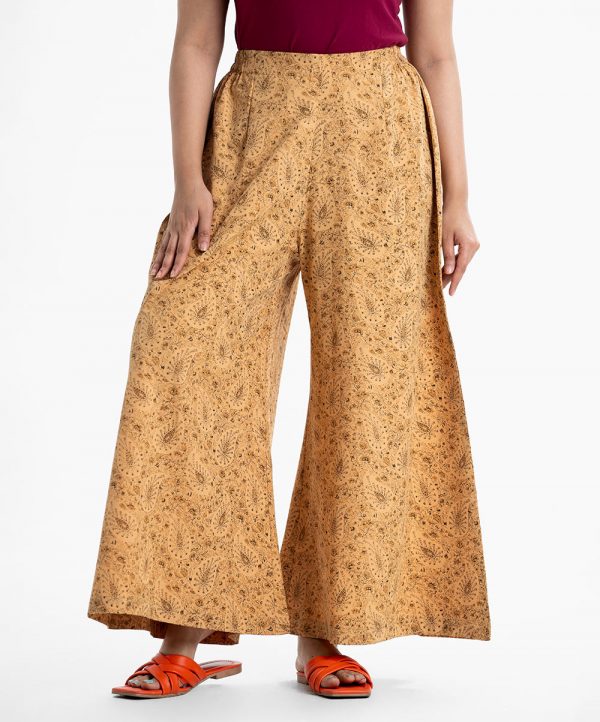 Women's all-over skirt palazzo in viscose fabric. Concealed elasticated waistline.