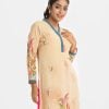 Printed straight kameez in viscose fabric. V-neck, long-sleeved and attached lace at the hemline.