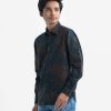 Printed long-sleeve shirt in cotton fabric. Classic collar, button fastening at the front and adjustable cuff.