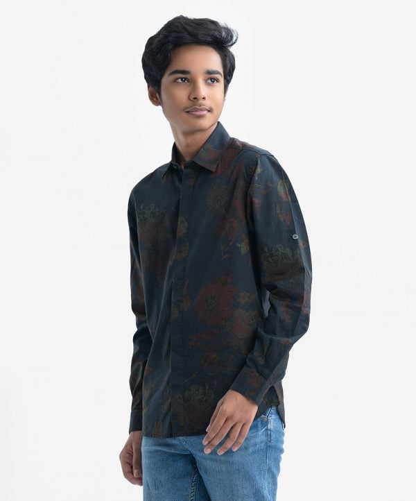 Printed long-sleeve shirt in cotton fabric. Classic collar, button fastening at the front and adjustable cuff.