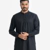 Men's slim fit panjabi in jacquard cotton fabric. Mandarin collar and inseam pockets.