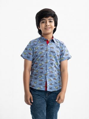 Kid boys printed short-sleeved casual shirt in printed cotton fabric. Classic collar, button fastening at the front.