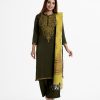 Women's printed Salwar Kameez in joom fabric. Round neck, three-quarter sleeves and embroidery at the front of kameez. Half-silk dupatta with pant pajamas.