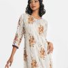Printed straight kameez in crepe fabric. Round neck, three-quarter sleeved and karchupi at the front.