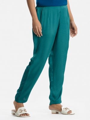 Women's palazzo in textured crepe fabric. Concealed elasticated waistline.