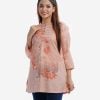 Printed A-line short tunic in crepe fabric. Stand collar, three-quarter sleeved and karchupi at the front.
