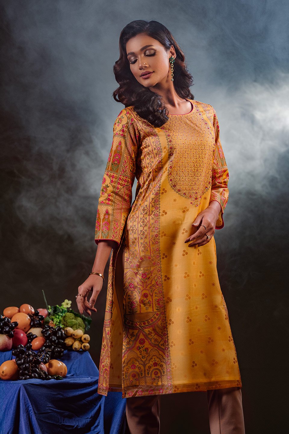 সন্ধ্যার পার্টির সাজ-পোশাকে