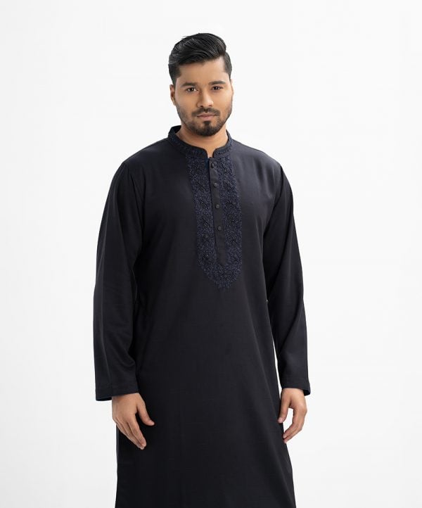 Men's premium fitted panjabi in jacquard fabric. Mandarin collar, inseam pockets and karchupi at the front