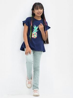 Round neck top in cotton single jersey fabric. Short ruffle sleeves. Pineapple print at top front.