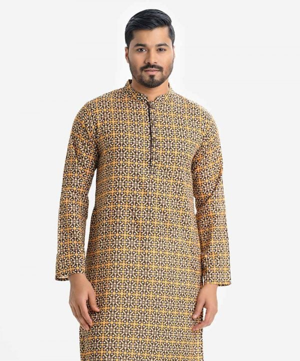 Men's semi fit panjabi in cotton fabric. Mandarin collar, full sleeves. Inseam pockets.