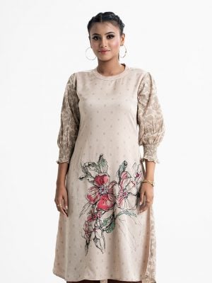 Floral printed straight kameez in crepe fabric. Mock neck and lantern sleeves. Karchupi at front.