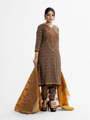 Women's salwar kameez in joom fabric. V-neck, three-quarter sleeved and karchupi at the front. Completed with pants and half-silk dupatta.