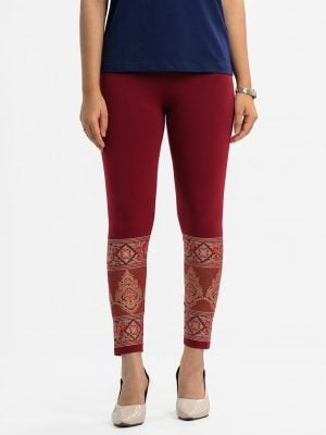 Teen girls printed leggings in cotton knit fabric. Concealed elasticated on the waistline.