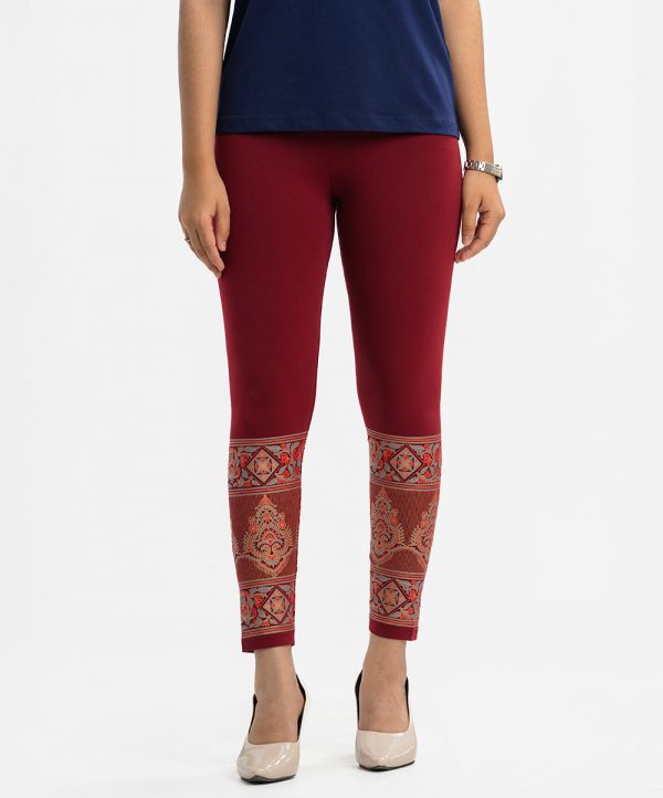 Teen girls printed leggings in cotton knit fabric. Concealed elasticated on the waistline.