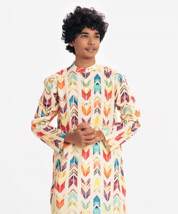 Teen boys panjabi in printed cotton fabric. Mandarin collar and inseam pockets.