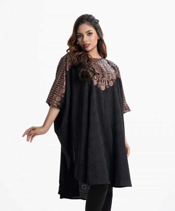Printed short abaya in printed crepe fabric and round neck.