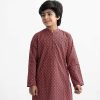 Kid boys panjabi in cotton fabric. Mandarin collar, full-sleeved. Inseam pockets and button fastening at the front.