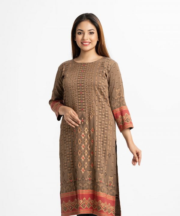 Ethnic printed straight kameez in zoom fabric. Three-quarter sleeves, Round neck. Karchupi at the front.