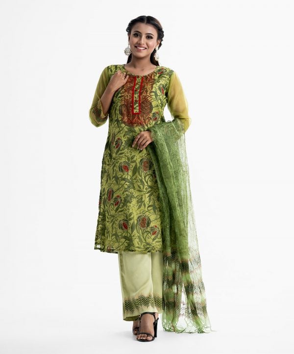 Women's exclusive printed straight salwar kameez from Nargisus by le reve in muslin silk fabric. Round neck, three-quarter sleeved and karchupi at the front. Complemented with crepe palazzo pant and silk dupatta.