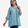 Printed ladies shirt in blended fabric. Lapel collar, three-quarter sleeved with adjustable cuff and button fastening at the front.