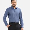 Men's slim fitted business formal shirt in blended cotton jacquard fabric. classic collar and long sleeves with button cuff.