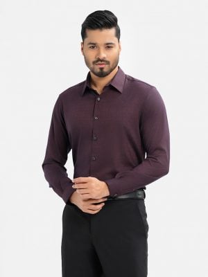 Men's slim fit business formal shirt in cotton blended jacquard fabric.Classic collar and long sleeves with adjustable button cuffs.
