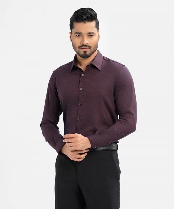 Men's slim fit business formal shirt in cotton blended jacquard fabric.Classic collar and long sleeves with adjustable button cuffs.