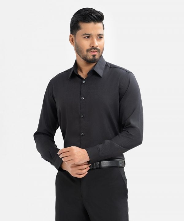 Men's slim fit business formal shirt in cotton blended jacquard fabric.Classic collar and long sleeves with adjustable button cuff.