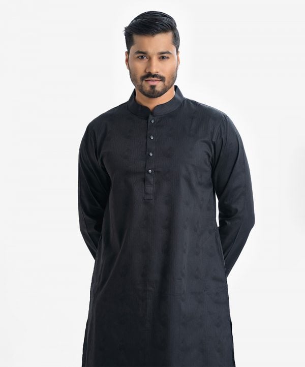 Men's slim fit panjabi in jacquard cotton fabric. Mandarin collar, full sleeves. Inseam pockets.