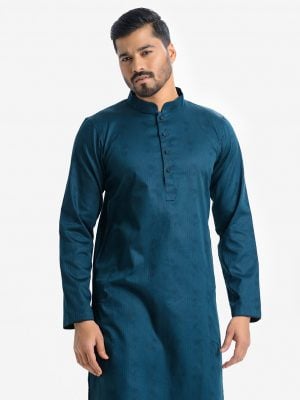 Men's slim fitted panjabi in Jacquard cotton fabric. Mandarin collar with metal buttons on the placket.