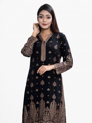Women's straight printed kameez in viscose fabric. V-neck, full sleeves. Patchwork at collar, placket and side border. Karchupi at front hemline and sleeves.