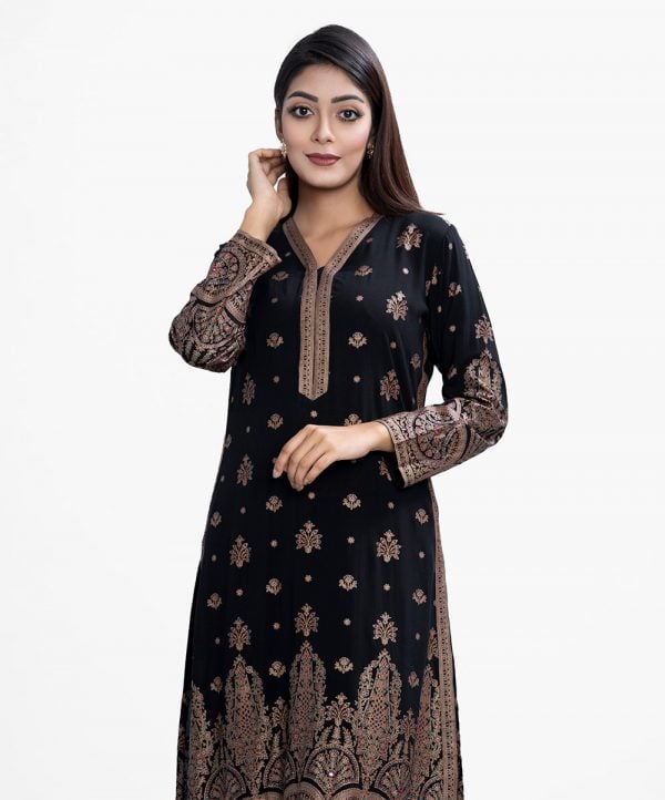 Women's straight printed kameez in viscose fabric. V-neck, full sleeves. Patchwork at collar, placket and side border. Karchupi at front hemline and sleeves.