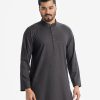 Mens printed slim-fitted panjabi in cotton fabric. Mandarin collar, inseam pockets. Button fastening at the front.