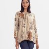 Printed tunic in jacquard fabric. Stand collar and long-sleeved.