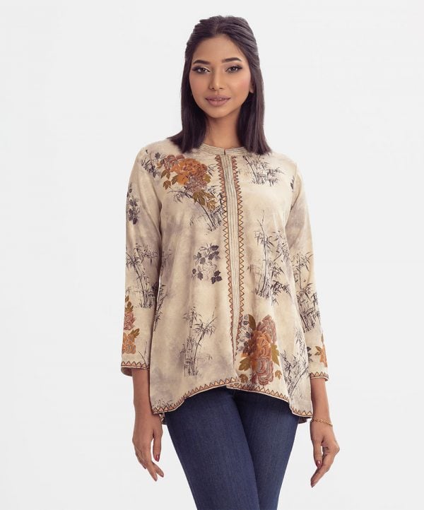 Printed tunic in jacquard fabric. Stand collar and long-sleeved.