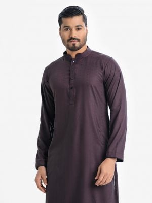 Men's slim fitted panjabi in cotton fabric. Mandarin collar and inseam pockets. button fastening at the front.
