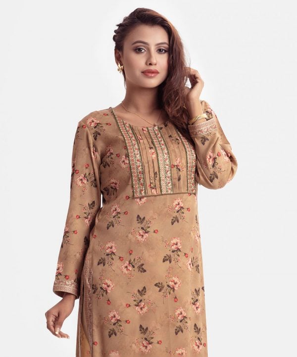 Printed long straight kameez in joom fabric. Round neck and long sleeved. Karchupi at the front and attach patch at side and hemline.
