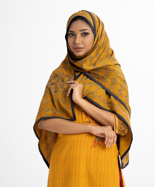Women's printed hijab in georgette fabric with karchupi.