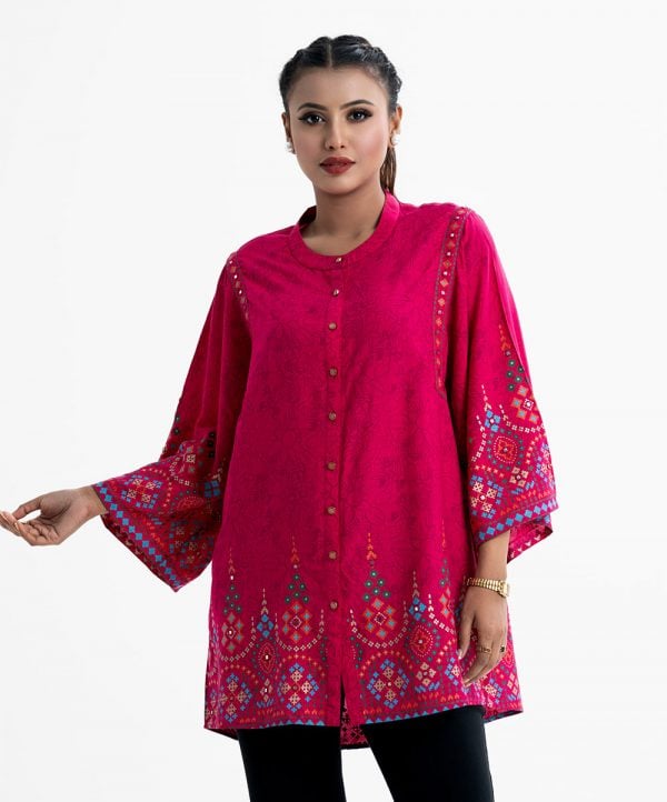 Women's printed short tunic in viscose fabric. Stand collar, kimono sleeved with karchupi.