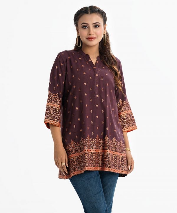 Women's printed A-line tunic in viscose blended fabric. Mandarin collar, three-quarter sleeves.