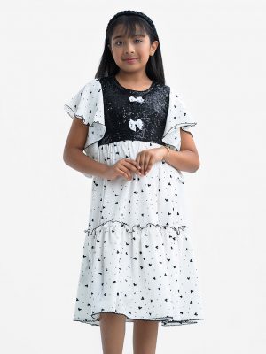 Kid girls tiered pattern frock in georgette fabric. Round neck, butterfly sleeved. Kachupi and decorative work at the front.