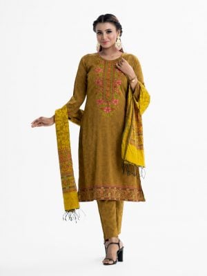 Women's printed Salwar Kameez in joom fabric. Round neck, three-quarter sleeves and karchupi at the front of kameez. Half-silk dupatta with pant pajamas.