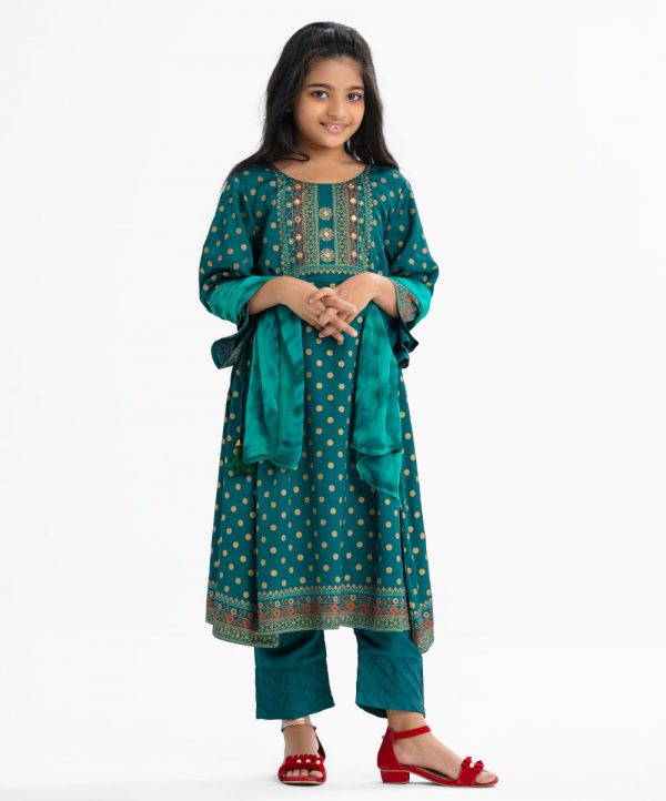 Kids girls salwar kameez in crepe fabric. Round neck, bell- sleeved. gathered waistline and karchupi at the front kameez. Cullots pant and chiffon dupatta .