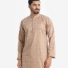 Men's printed semi fitted panjabi in cotton fabric. Mandarin collar, inseam pockets and button fastening at the front.
