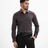 Men's slim fit business formal shirt in jacquard fabric. Classic collar and long sleeves with adjustable button cuff.