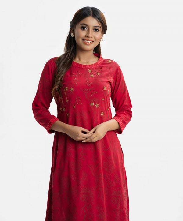 Women's straight kameez in georgette fabric. Mock neck, three-quarter sleeves. Karchupi at front