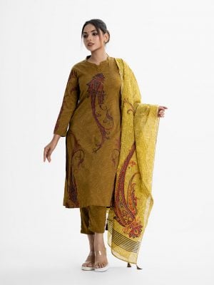 Women's paisley printed salwar kameez in joom fabric. Stand collar, three-quarter sleeves and karchupi at the front of kameez. Half-silk dupatta with pant pajamas.